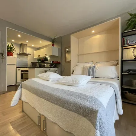 3 Rue Garat Hotel