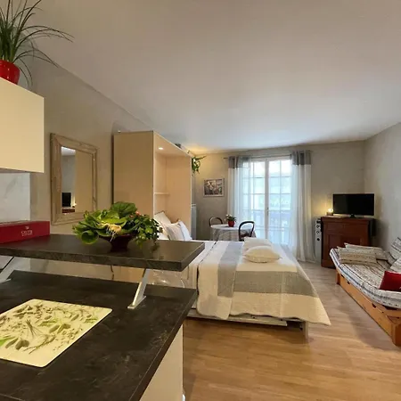 3 Rue Garat Hotel